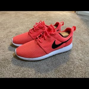 Nike Roshe Run mens running tennis shoe